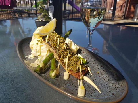 Riverina Hotel - Accommodation Mermaid Beach 2