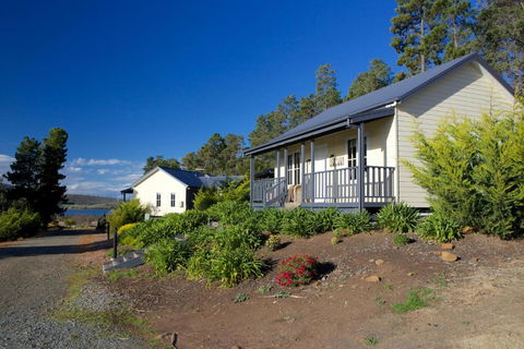 Riversdale Estate Cottages - Accommodation Mermaid Beach 2