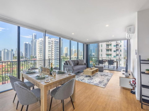 Riverside 2BR Delicate Apt - Accommodation Mermaid Beach 0
