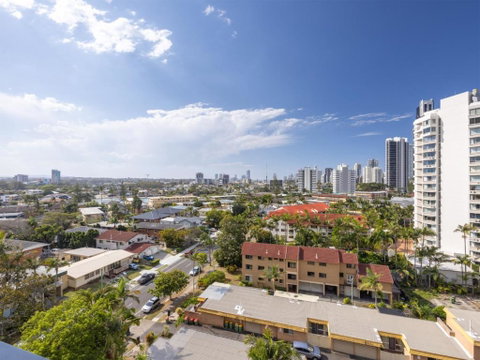 Riverside 2BR Delicate Apt - Accommodation Mermaid Beach 3