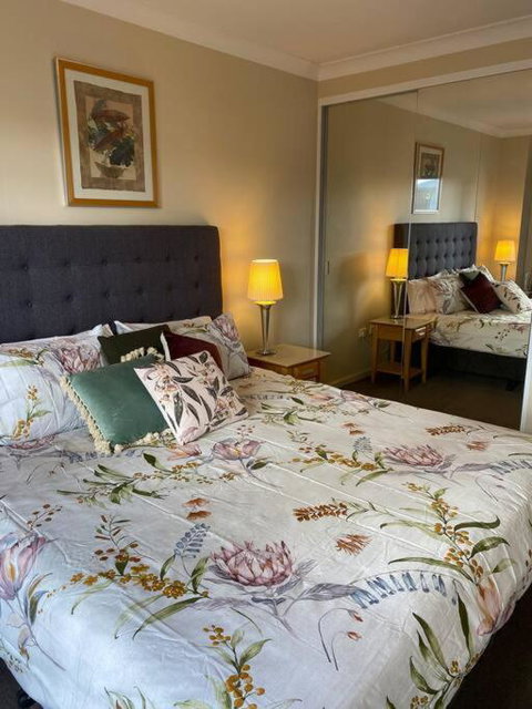 RIVERSIDE CITY VIEW PARKING NETFLIX WIFI WINE FREE - Accommodation Mermaid Beach 1