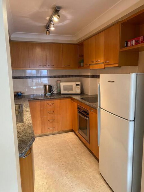 RIVERSIDE CITY VIEW PARKING NETFLIX WIFI WINE FREE - Accommodation Mermaid Beach 2