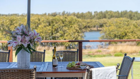Riverside Retreat, Coolangatta, Near Seven Mile Beach - Accommodation Mermaid Beach 2