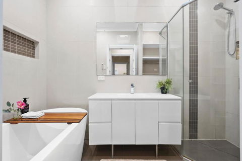 Room In Large Home 6 Min To CBD - Accommodation Mermaid Beach 3
