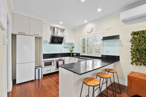 Room In Large Home 6 Min To CBD - Accommodation Mermaid Beach 2