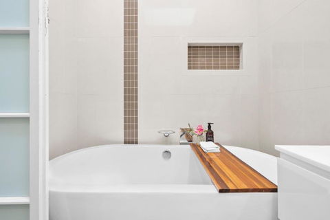 Room In Large Home 6 Min To CBD - Accommodation Mermaid Beach 1