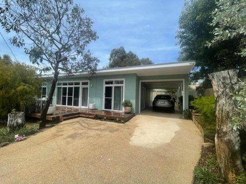 Saltbush - Ideally Located And Modernised MCM Beach House - Accommodation Mermaid Beach 0