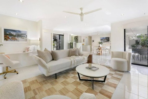 Riviera Road Miami - 4BRM Dual Villa - Accommodation Mermaid Beach 0