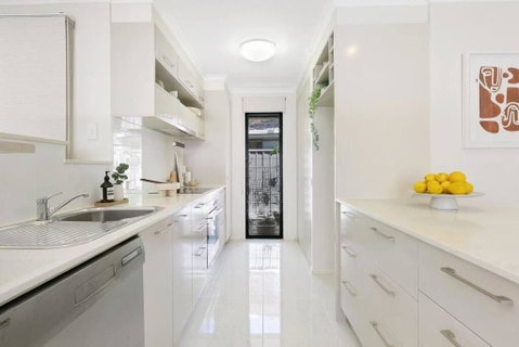 Riviera Road Miami - 4BRM Dual Villa - Accommodation Mermaid Beach 3