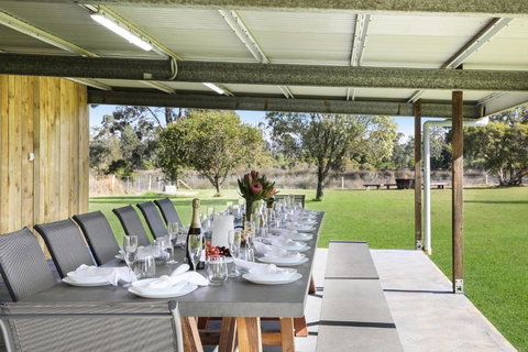 Roads End With Games Barn Ponies Alfresco Dining - Accommodation Mermaid Beach 2