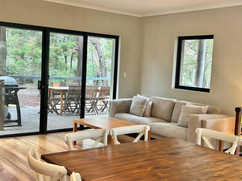 Rosella - Bushland Hideaway - Accommodation Mermaid Beach 0