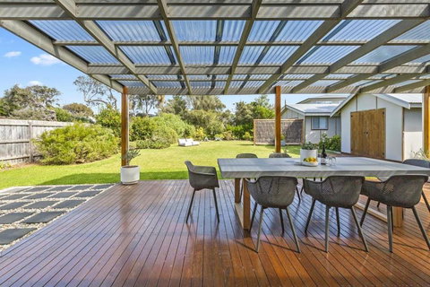 Salt Air Beach Retreat - 280m Walk To Foreshore, Check Out 5pm Sunday! - Accommodation Mermaid Beach 2