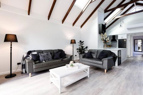 Salt & Pepper; Beautiful Town House In Margs! - Accommodation Mermaid Beach 1