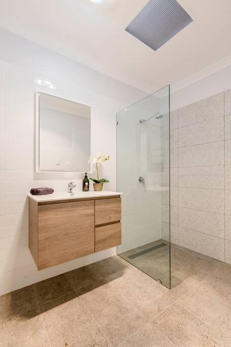 Salt & Pepper; Beautiful Town House In Margs! - Accommodation Mermaid Beach 2