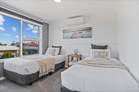 SALTAIR Beach House Right In Town - Accommodation Mermaid Beach 2