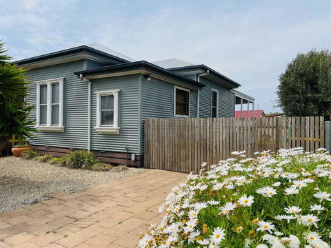 Saltwater Bungalow - WiFi - Accommodation Mermaid Beach 0