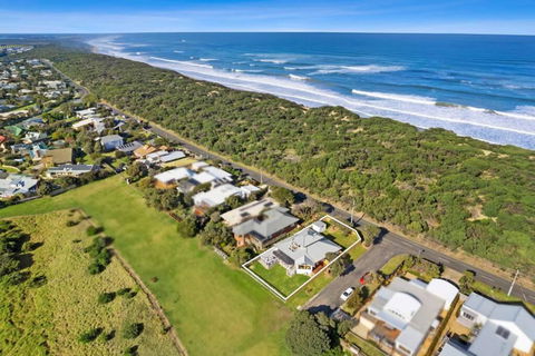SALTWATER HOUSE - Opposite The Beach And Views Over The Lake! - Accommodation Mermaid Beach 0