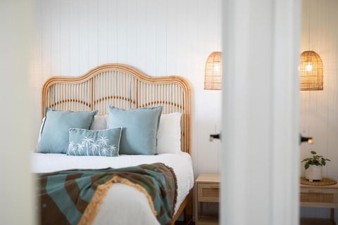 Sanbis Cabin - Hidden Boutique Retreat, Sea Views - Accommodation Mermaid Beach 0