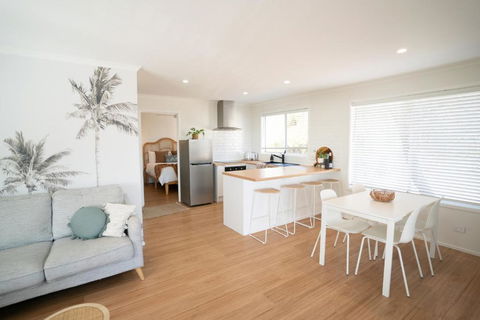 Sanbis Cabin - Hidden Boutique Retreat, Sea Views - Accommodation Mermaid Beach 2