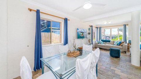 Sandilands 2 - Accommodation Mermaid Beach 1