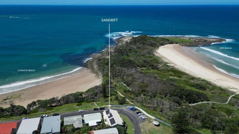 Sandrift Two - Oceanstays - Accommodation Mermaid Beach 3