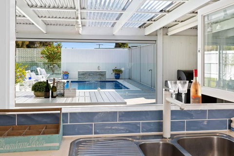 SANTORINI BEACH HOUSE SAFETY BEACH - Accommodation Mermaid Beach 3