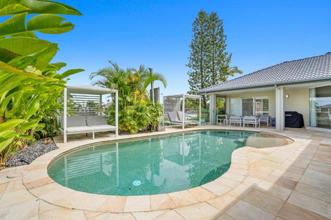 SEACLUSION 5 Bed Waterfront, Sleeps 12 - Accommodation Mermaid Beach 2