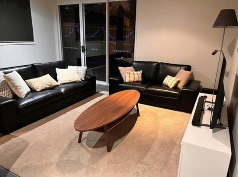 Stylish Surfers Paradise Haven 4BR4B Stunning Pool 2 - Accommodation Mermaid Beach 3