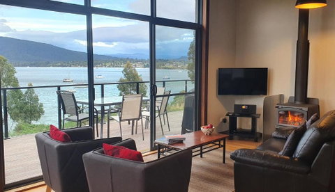The Beach House- Private Jacuzzi And Wood Fire! - Accommodation Mermaid Beach 2