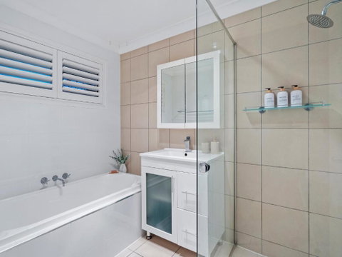 The Goldie - Accommodation Mermaid Beach 3