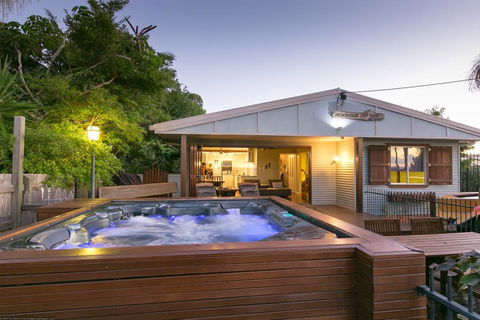 Beachside Cottages - Accommodation Mermaid Beach 0