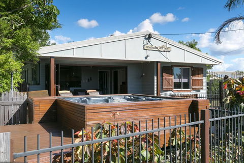 Beachside Cottages - Accommodation Mermaid Beach 1