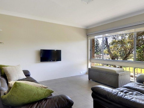 Beachside Getaway - 150m To Beach - Accommodation Mermaid Beach 1