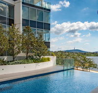 Beautiful Modern Lake View Apartment - Accommodation Mermaid Beach