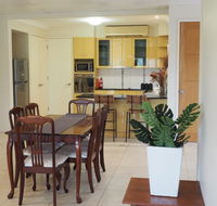 Bed and Breakfast with airport transfers and rental car - Accommodation Mermaid Beach