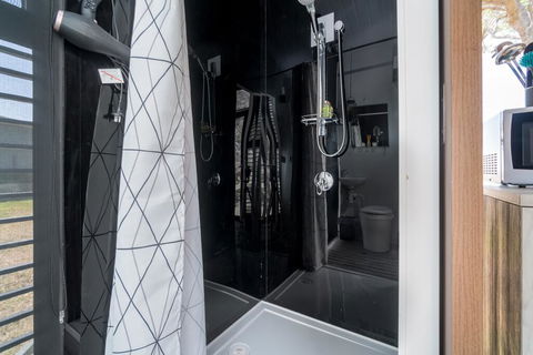 Big Tiny Paz Seven Hills Tiny House, Tallarook - Accommodation Mermaid Beach 3