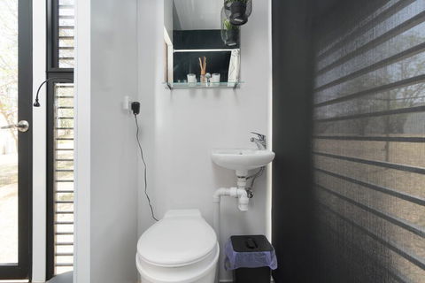 Big Tiny Paz Seven Hills Tiny House, Tallarook - Accommodation Mermaid Beach 2