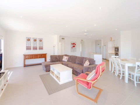 Bimbadeen Unit 3 - Across From The Beach - Lift In Complex - Accommodation Mermaid Beach 1