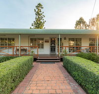 Birds 'n' Bloom Cottages - Accommodation Mermaid Beach