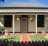 Bloomsbury Cottage - Accommodation Mermaid Beach