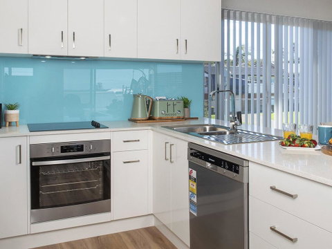 Blue Pelican - Pacific Views, Walk To Beach - Accommodation Mermaid Beach 2
