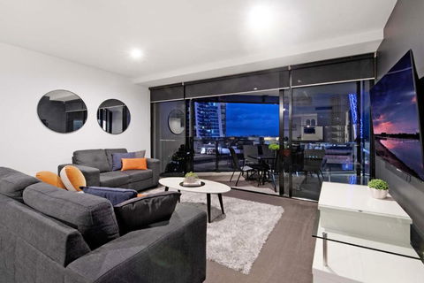 Three Bedroom Two Bathroom Apartments At Circle On Cavill - Self Contained & Privately Managed - Accommodation Mermaid Beach 0