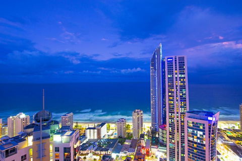 Three Bedroom Two Bathroom Apartments At Circle On Cavill - Self Contained & Privately Managed - Accommodation Mermaid Beach 2