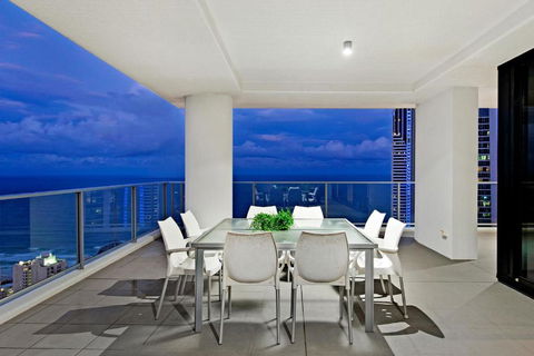 Three Bedroom Two Bathroom Apartments At Circle On Cavill - Self Contained & Privately Managed - Accommodation Mermaid Beach 3