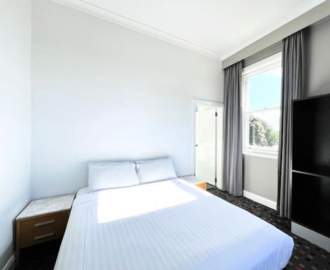 The Sunnyside Tavern, Broadmeadow - Accommodation Mermaid Beach 0