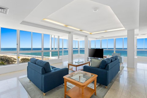 The Wave Watcher - A Breathtaking Oceanfront Haven - Accommodation Mermaid Beach 0