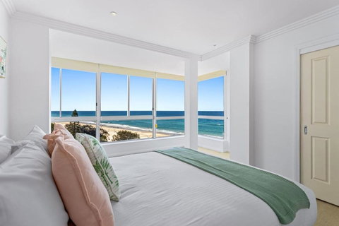 The Wave Watcher - A Breathtaking Oceanfront Haven - Accommodation Mermaid Beach 1