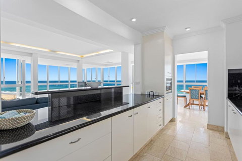 The Wave Watcher - A Breathtaking Oceanfront Haven - Accommodation Mermaid Beach 2