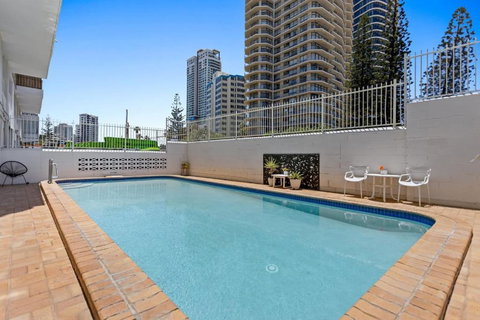 The Wave Watcher - A Breathtaking Oceanfront Haven - Accommodation Mermaid Beach 3