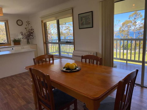 Three Island Escape - Dover - Accommodation Mermaid Beach 1